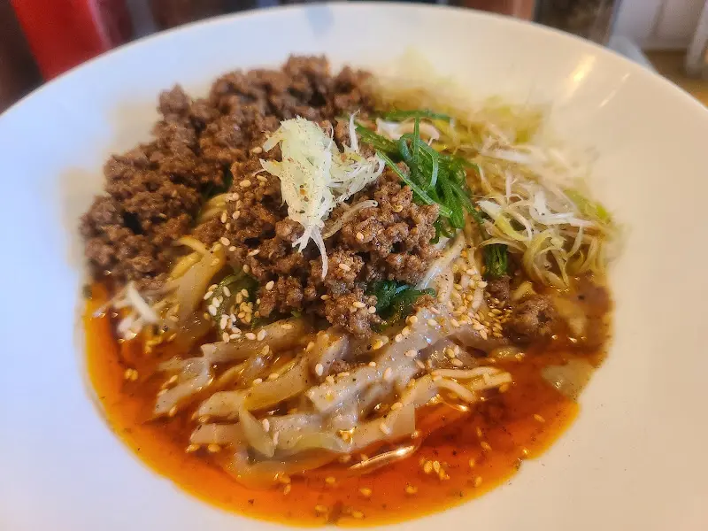 다진 고기가 듬뿍 올라간 탄탄멘