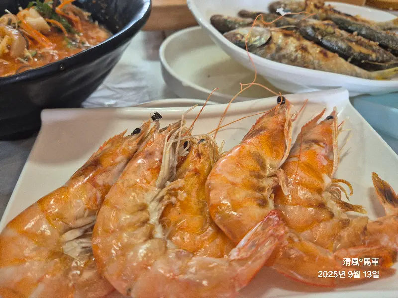 맛있는 음식들 덕분에 행복한 식사 시간