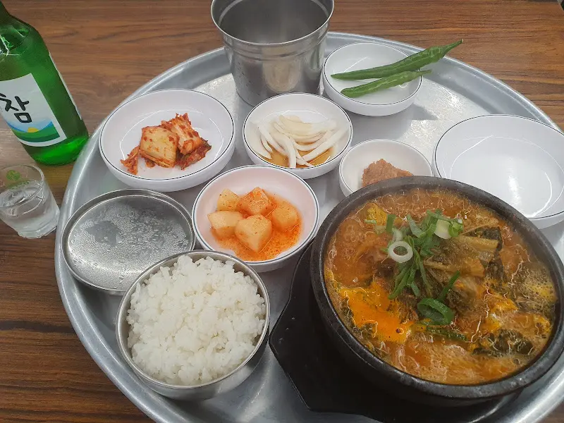 큰손뚝배기 내부