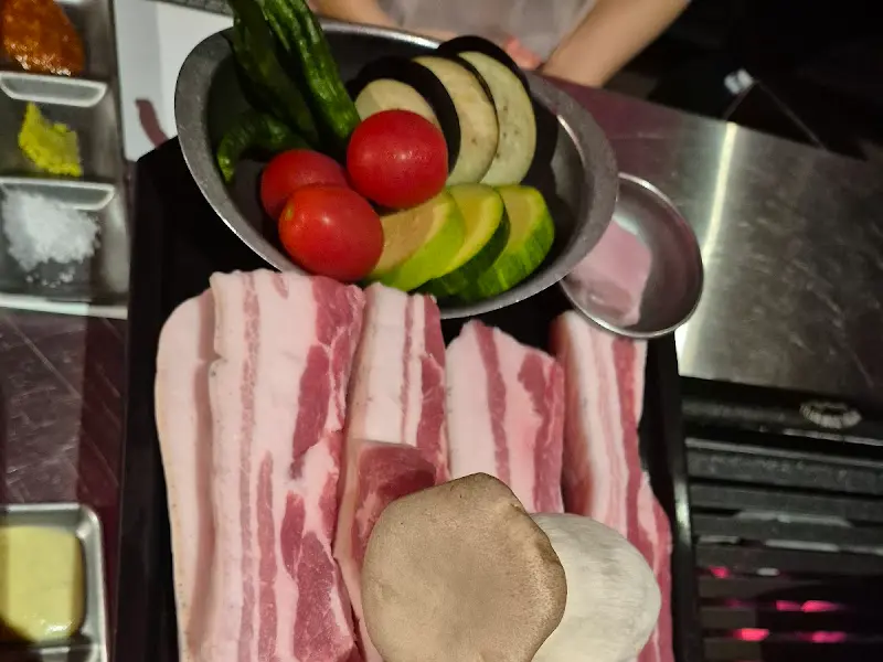 고기와 함께 구워먹는 버섯과 아스파라거스