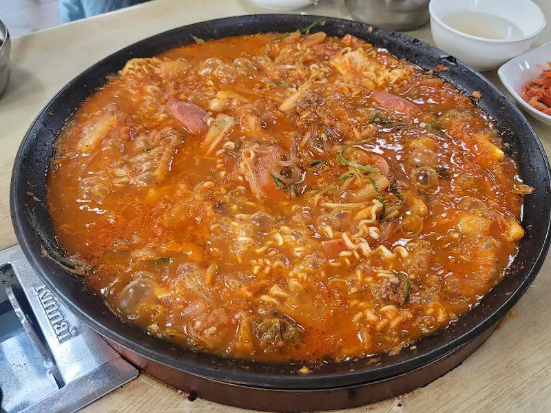 푸짐한 부대찌개