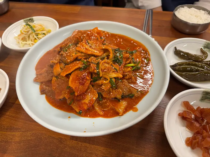 제육볶음 한 상 차림