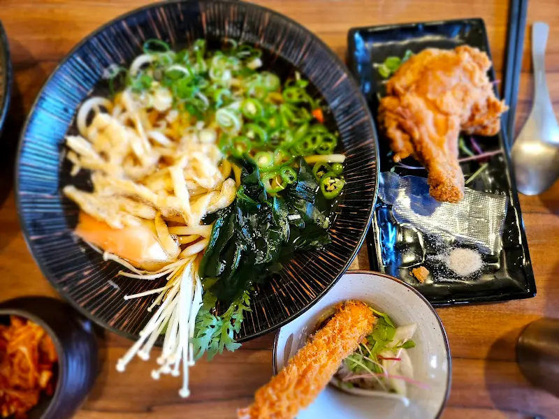 열두알우동과 닭튀김우동