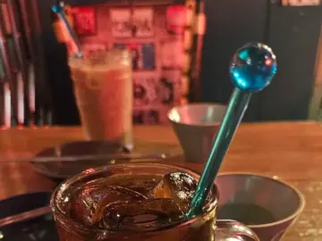 홍콩의 밤을 옮겨놓은 듯한 연남동 맛집, 란콰이진에서 즐기는 특별한 미식 여행