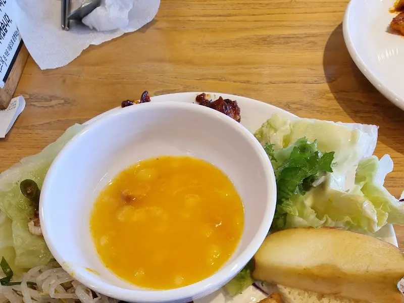 신선한 쌈채소와 강된장