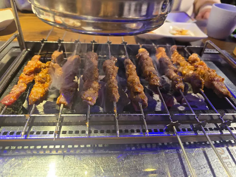 양꼬치 굽는 모습