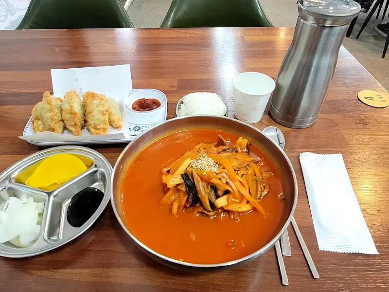 몽짬뽕 전체 상차림