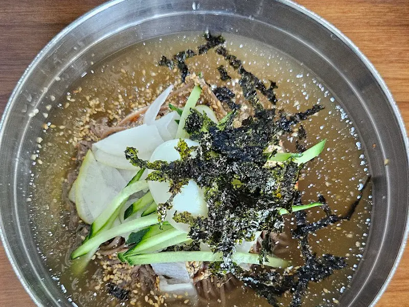 시원한 물 막국수