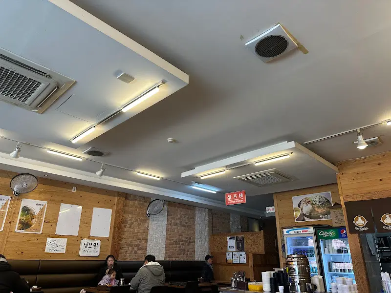 하마돈까스 내부 인테리어