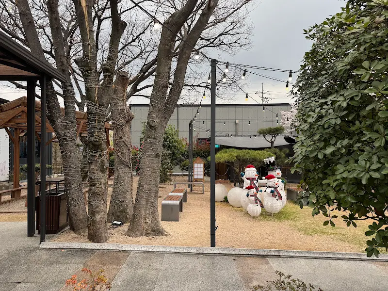 고귀관 야외 정원의 모습