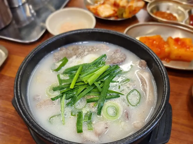 푸짐한 순대국 비주얼
