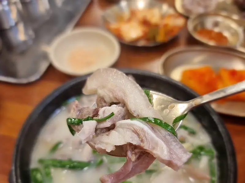 숟가락 가득 건더기