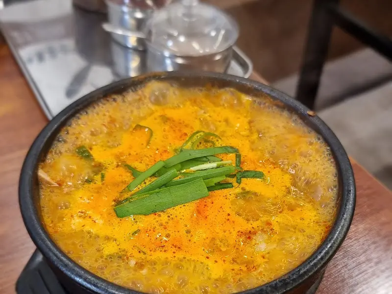 얼큰한 뼈해장국