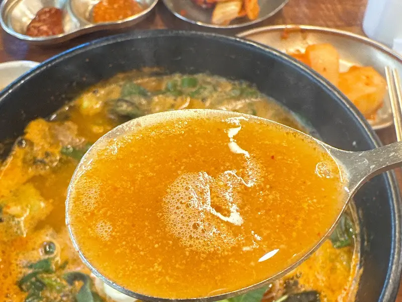 국물이 진한 뼈해장국