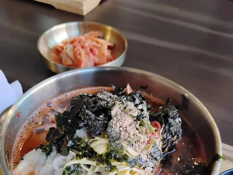 해장 뼈칼국수 근접샷