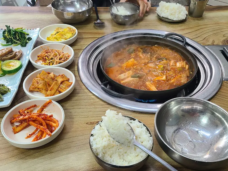 남천식당 김치찌개 한 상 차림