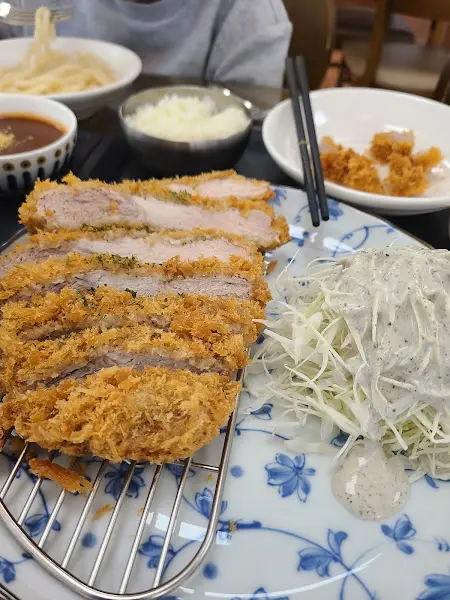 깔끔한 돈가스 한 상