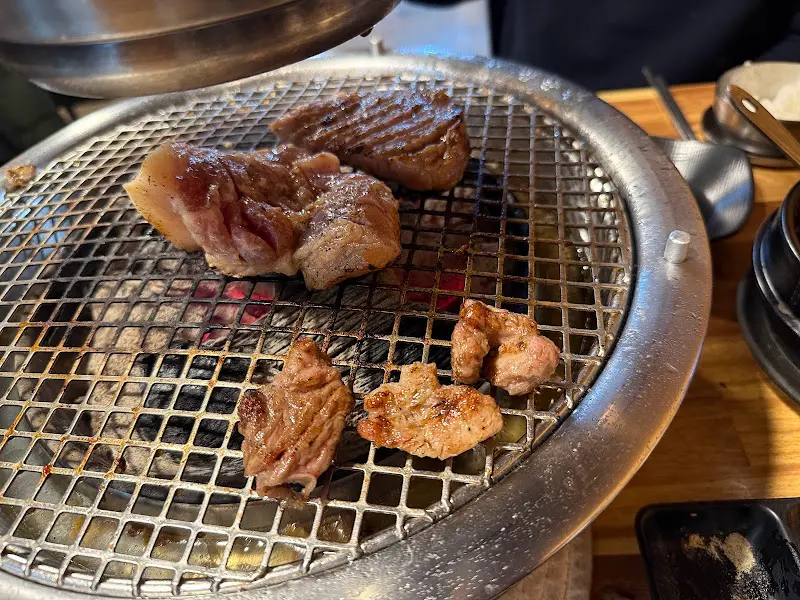 노릇노릇하게 구워진 양갈비