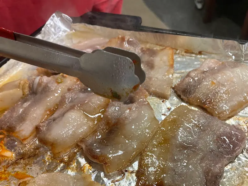 냉삼 굽는 모습