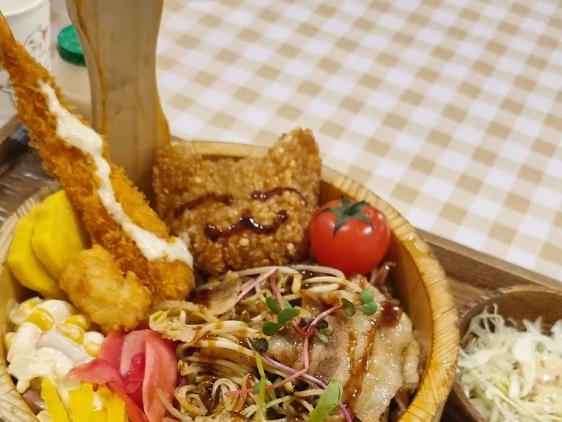 고양이 모양 밥