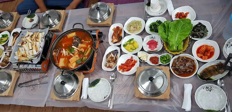 다채로운 반찬들