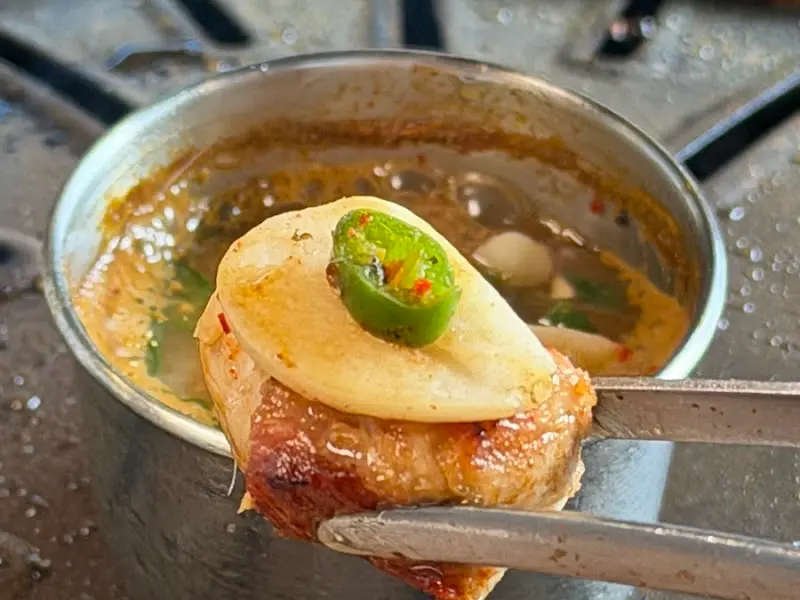 흑돼지 + 마늘 + 고추 조합