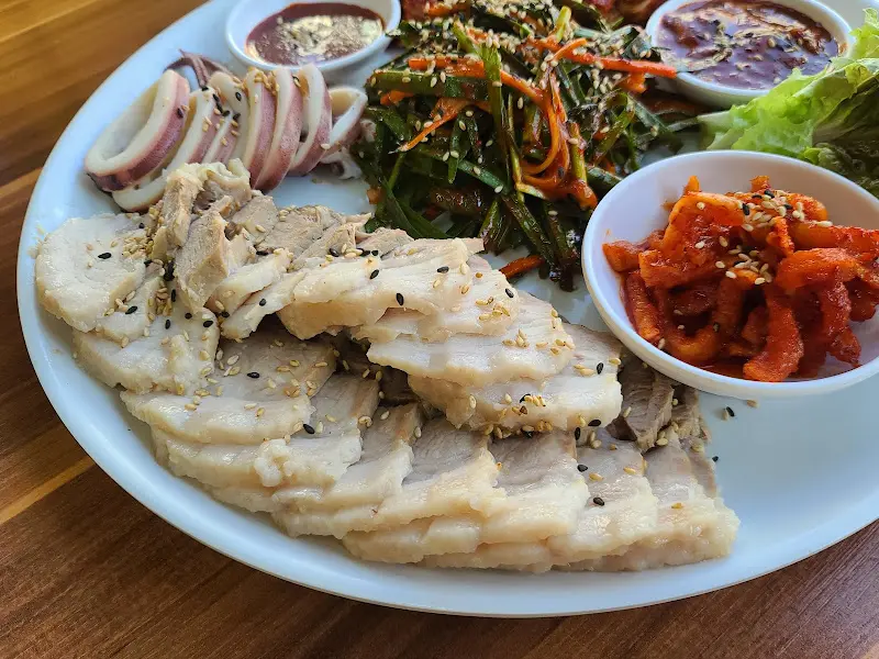 오징어보쌈 한 상 차림