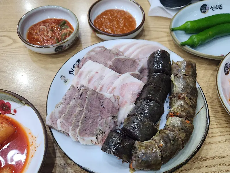 신의주찹쌀순대 정식 메인 메뉴
