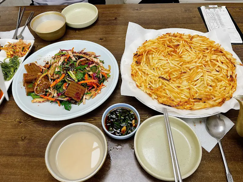 푸짐하게 차려진 한 상 차림