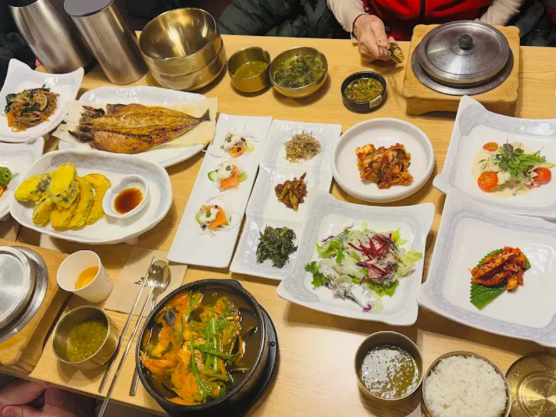 푸짐하게 차려진 한 상 차림