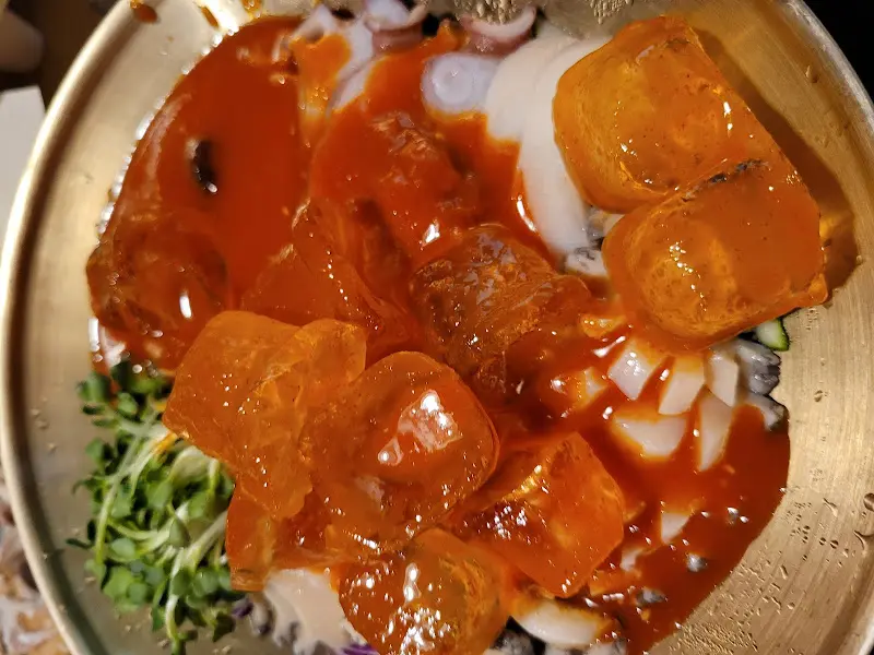 매콤달콤한 양념이 인상적인 메뉴