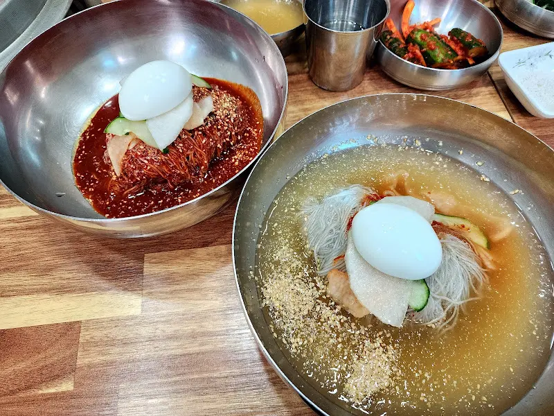 물냉면과 비빔냉면