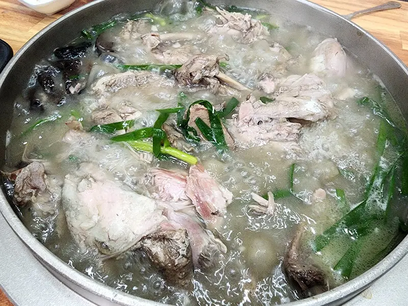 오리백숙 전체샷