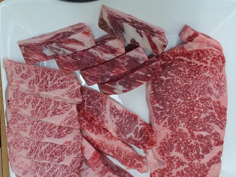 잘 익은 한우 한 점