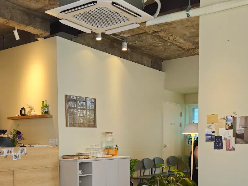 카페 내부 인테리어