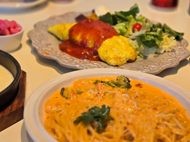 오므라이스와 샐러드