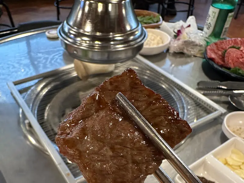 평창한우마을 면온점 고기 굽는 모습