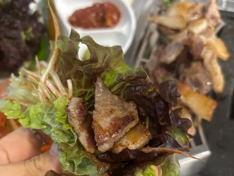 쌈으로 즐기는 삼겹살