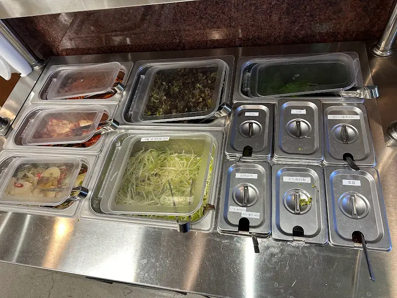 상다리 부러지게 차려진 맛있는 음식들