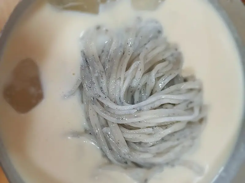 콩국수의 뽀얀 자태