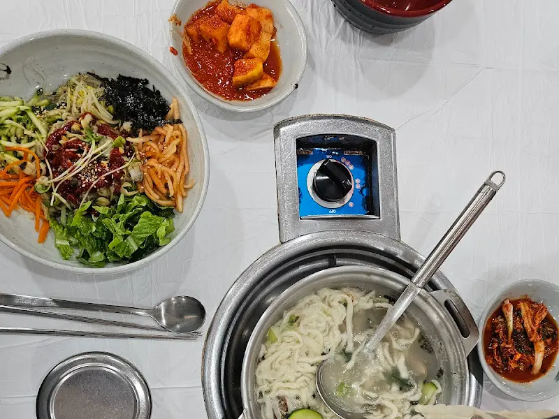 바지락칼국수와 바지락비빔밥