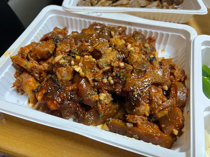 윤기가 흐르는 족발