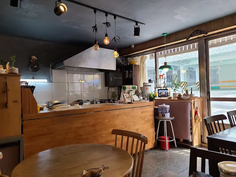 사모님 돈까스 내부