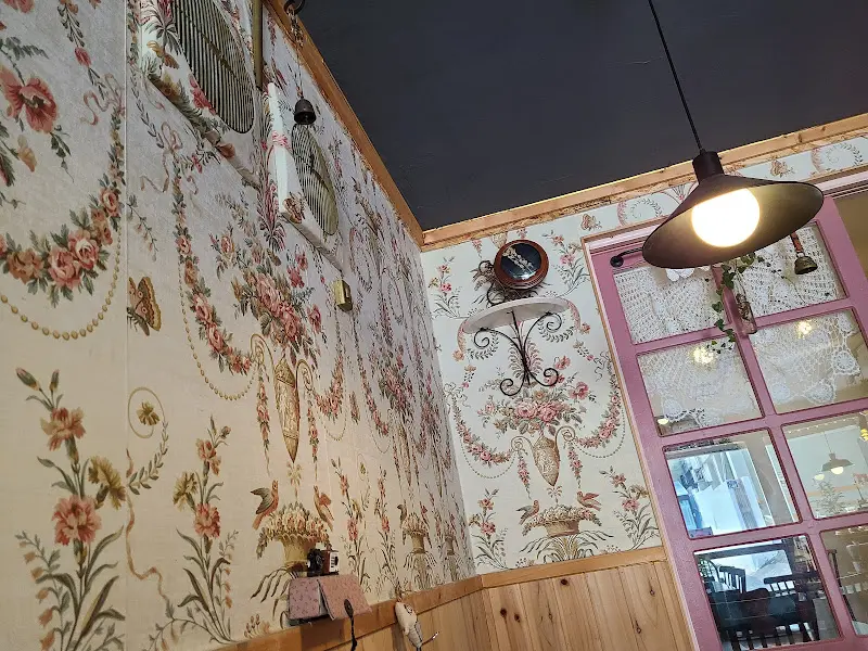 사모님 돈까스 내부 인테리어