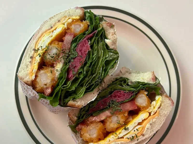 스리라차마요 닭가슴살 샌드위치