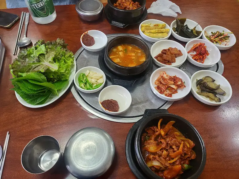 제육볶음과 밑반찬