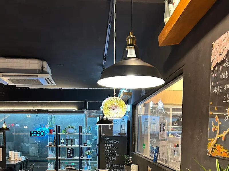 금창양조장 내부 조명