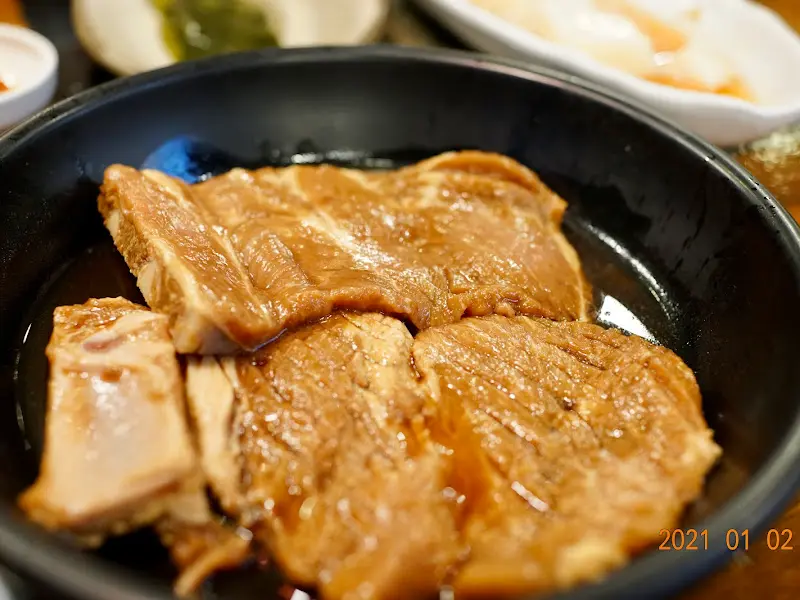 양념에 푹 재워진 돼지갈비