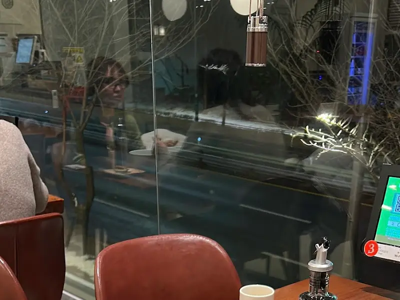 식당 창밖으로 보이는 풍경