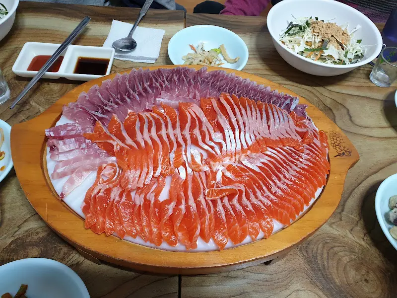 송어회 한상차림